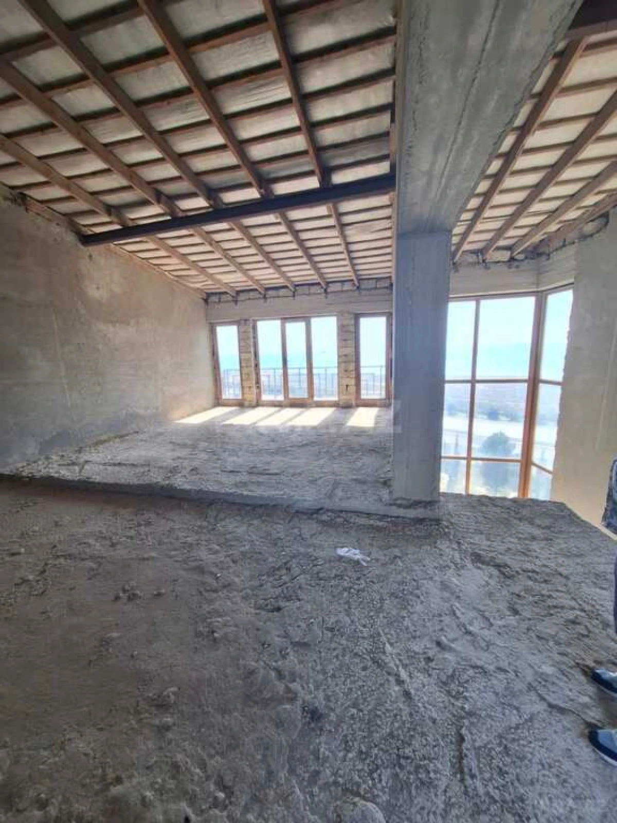Satılır 11 otaqlı həyət evi 540 m²