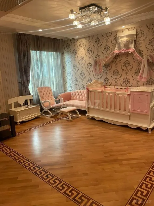 Kirayə verilir 5 otaqlı mənzil 400 m²