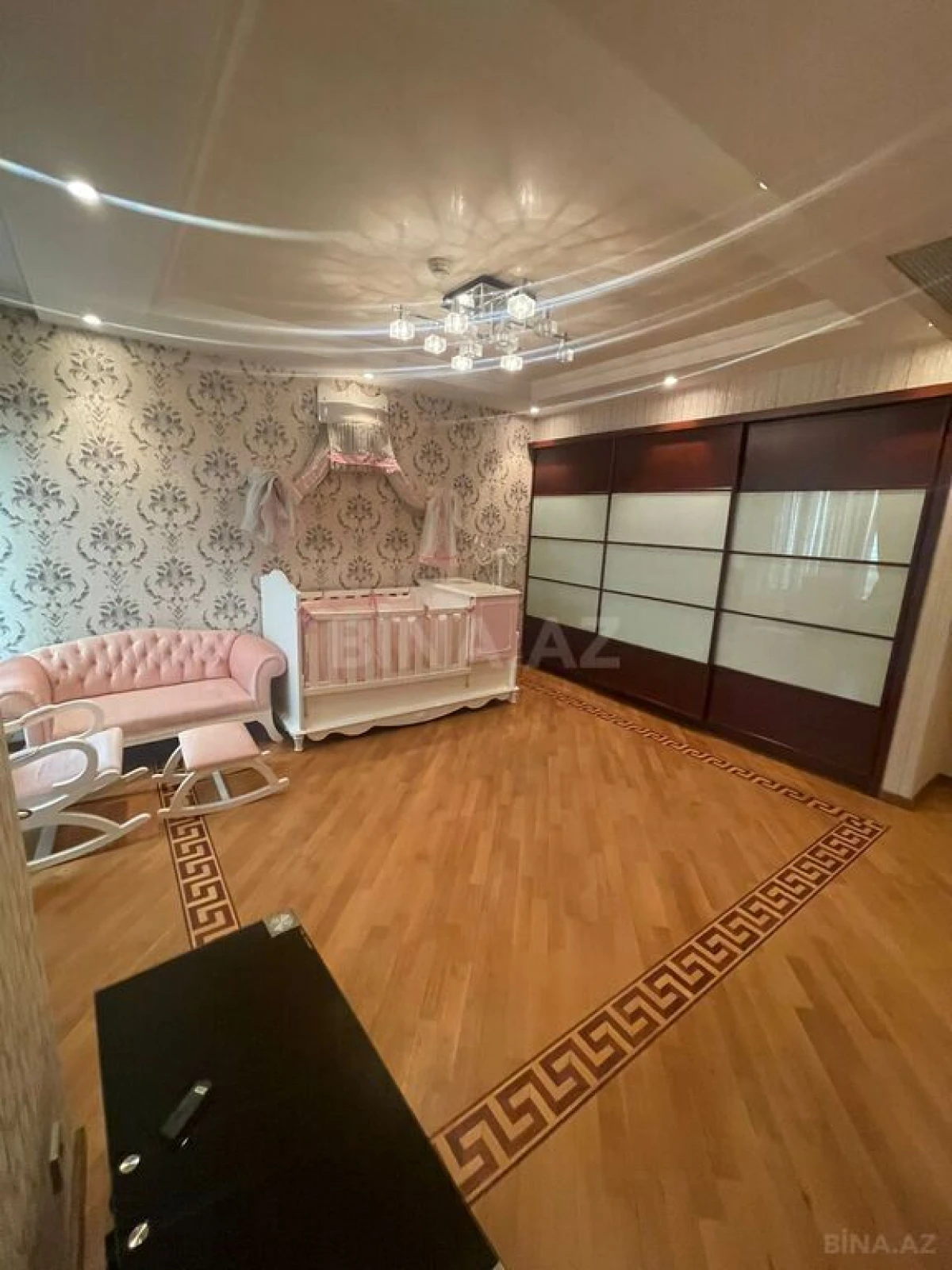 Kirayə verilir 5 otaqlı mənzil 400 m²