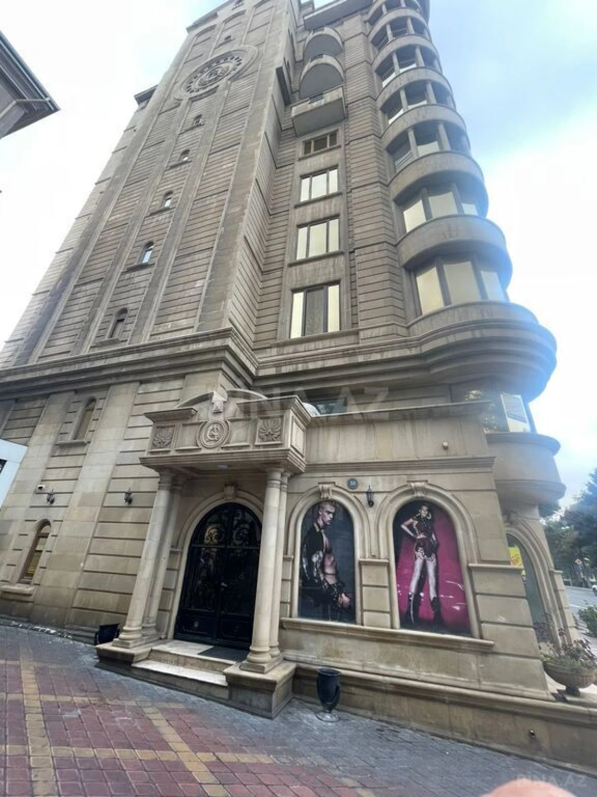 Kirayə verilir 5 otaqlı mənzil 400 m²