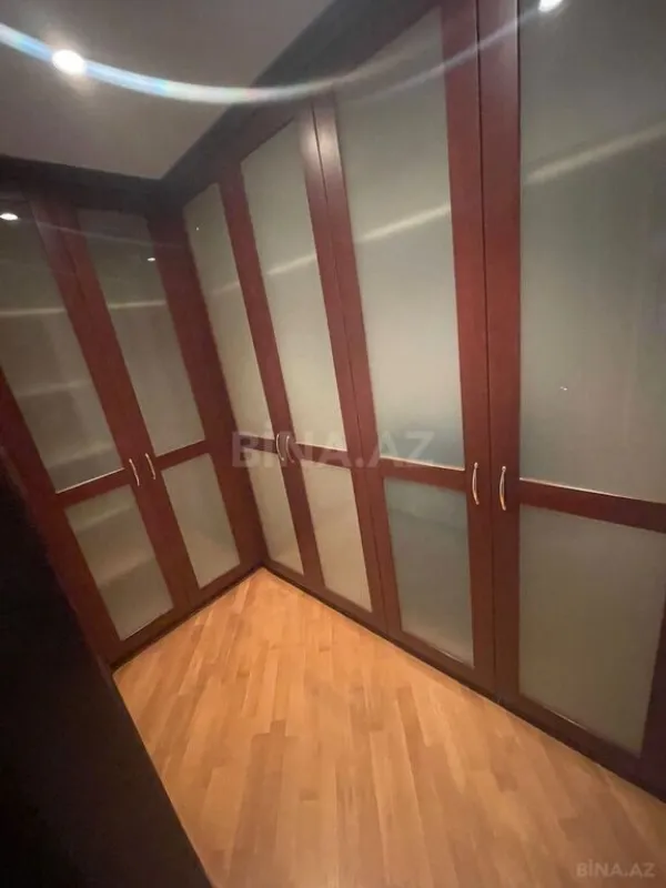 Kirayə verilir 5 otaqlı mənzil 400 m²