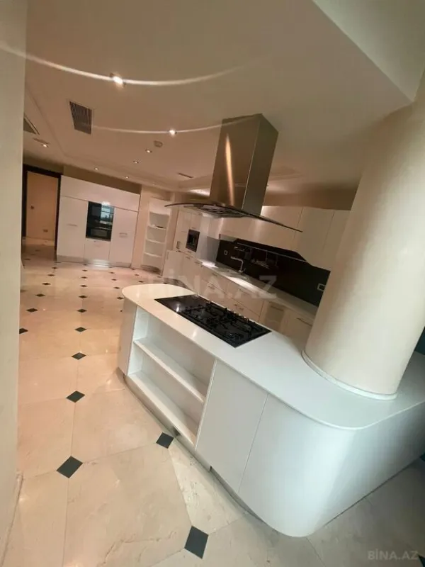 Kirayə verilir 5 otaqlı mənzil 400 m²