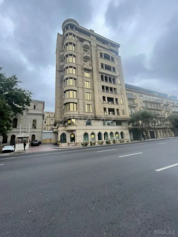 Kirayə verilir 5 otaqlı mənzil 400 m²