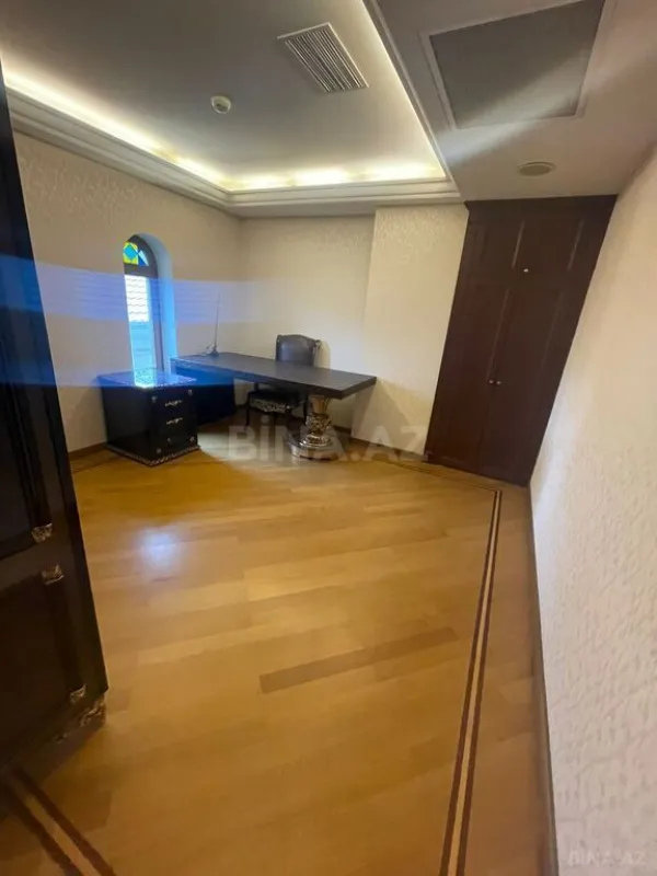 Kirayə verilir 5 otaqlı mənzil 400 m²