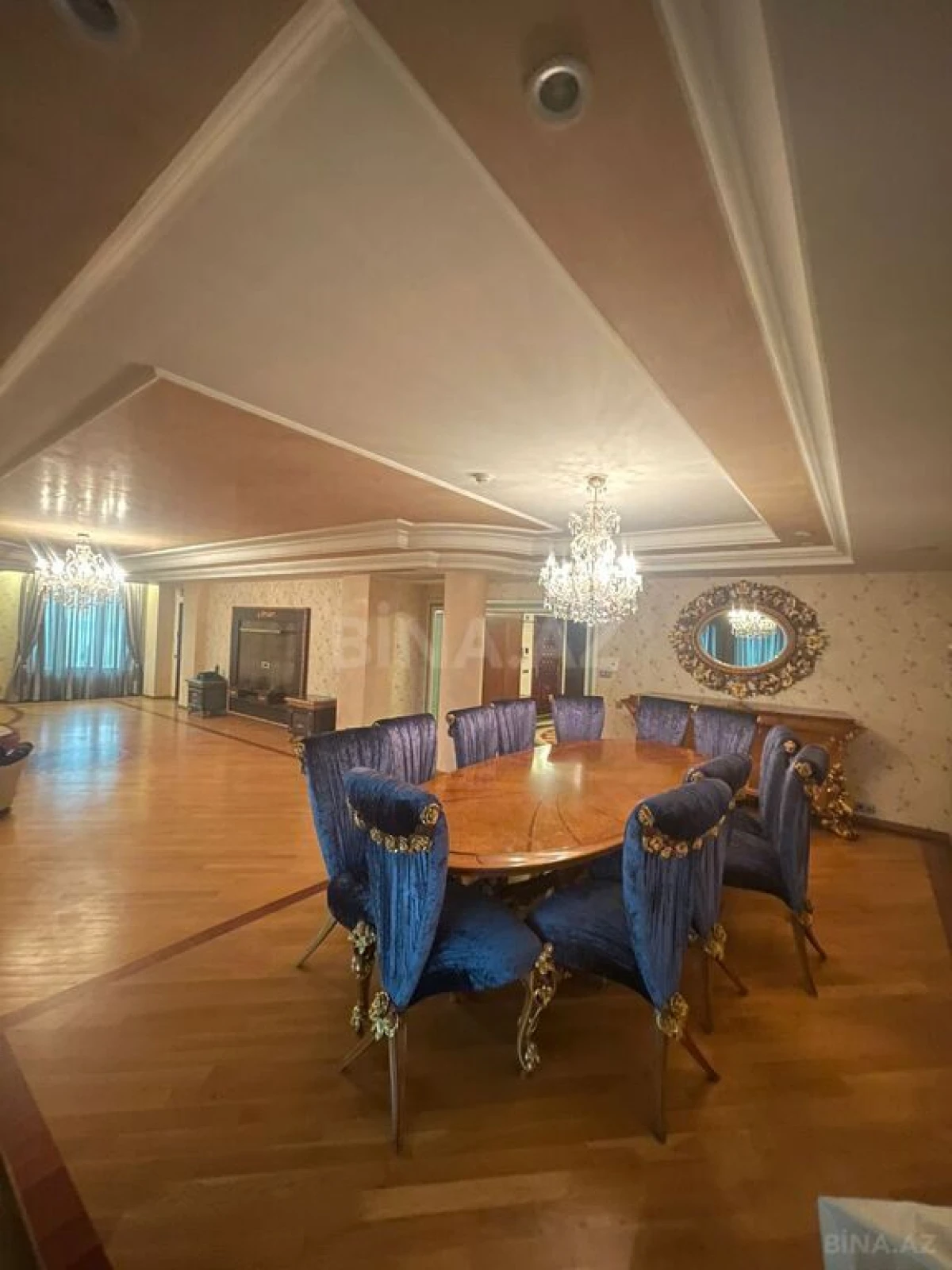 Kirayə verilir 5 otaqlı mənzil 400 m²