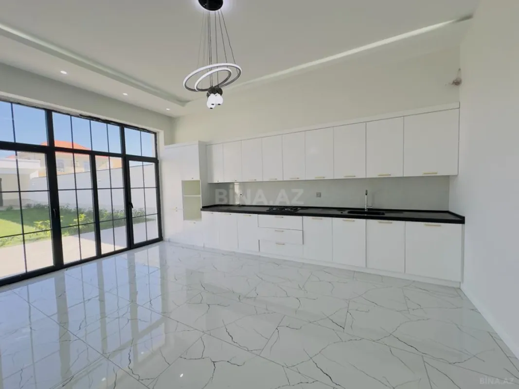Satılır 5 otaqlı həyət evi 300 m²