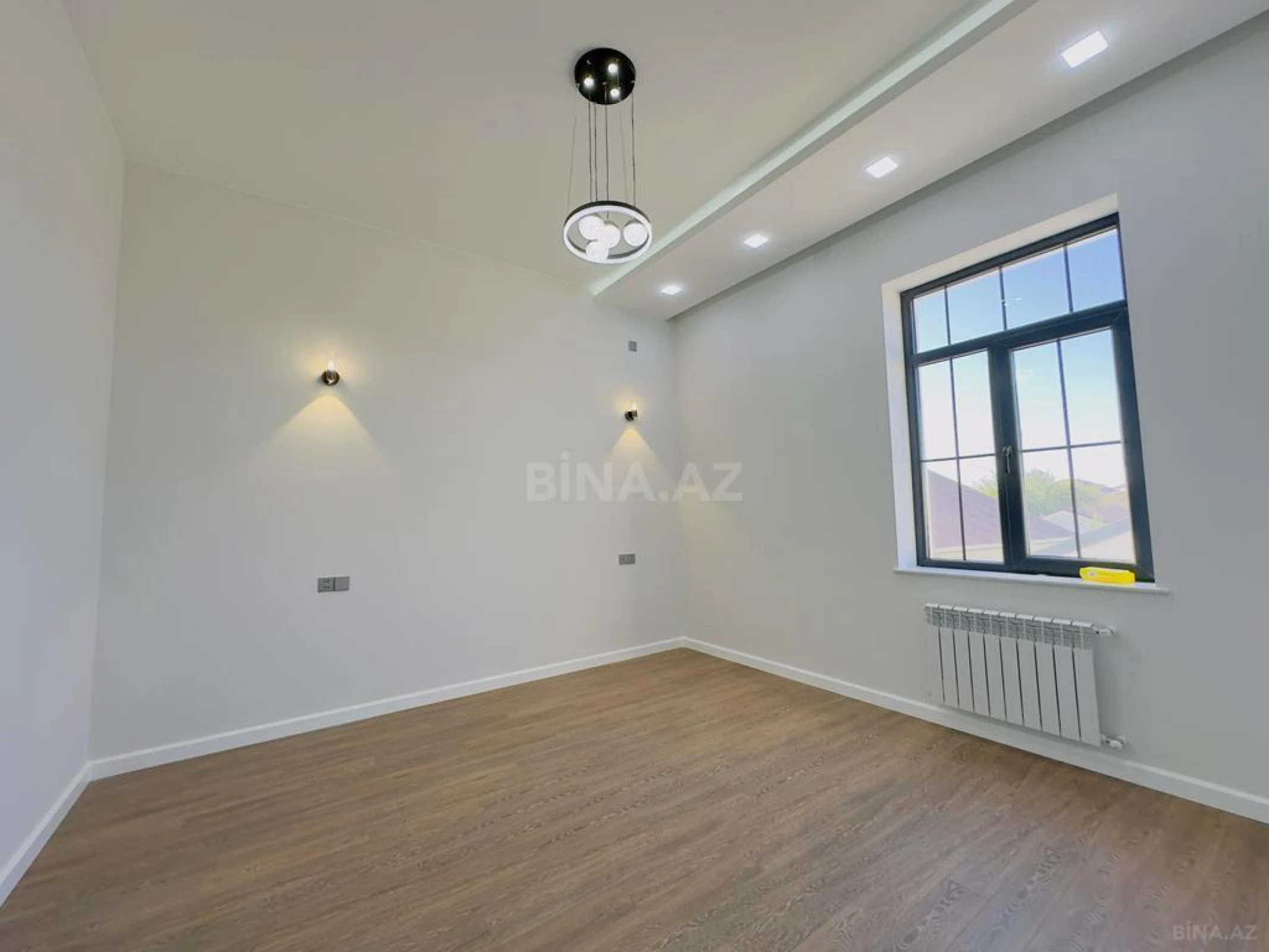 Satılır 5 otaqlı həyət evi 300 m²