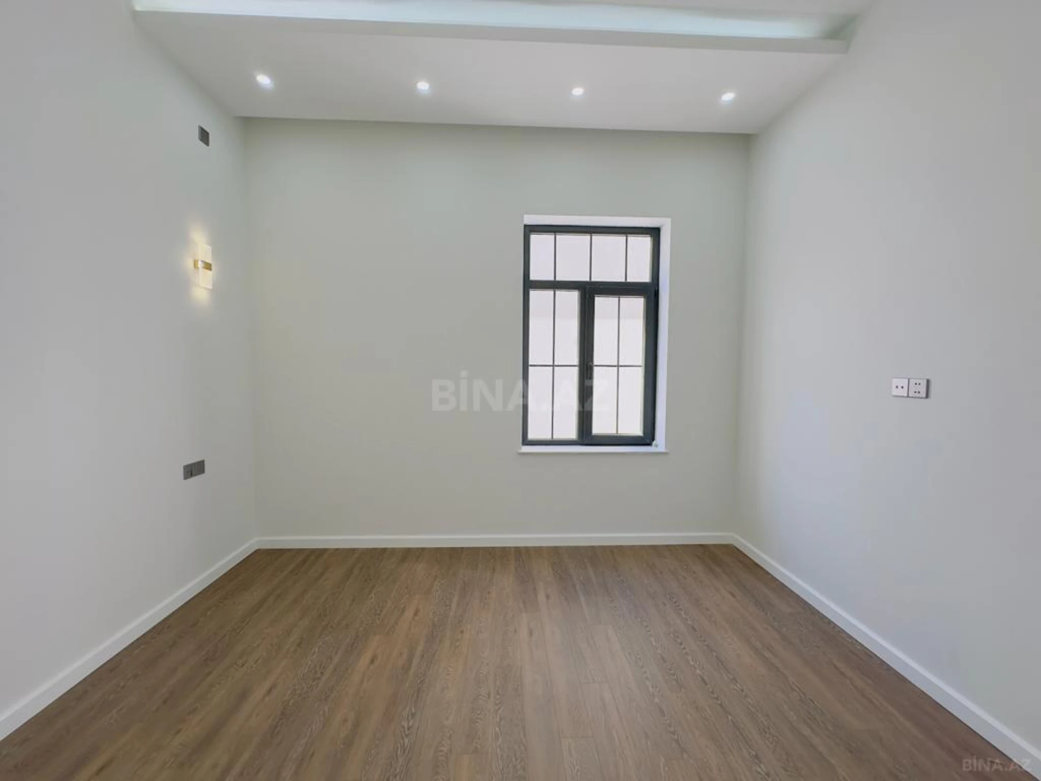 Satılır 5 otaqlı həyət evi 300 m²