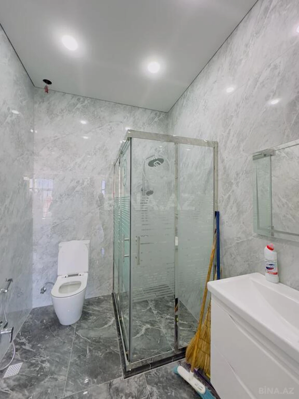 Satılır 5 otaqlı həyət evi 300 m²