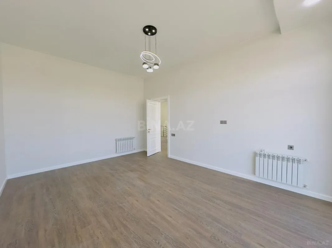 Satılır 5 otaqlı həyət evi 300 m²