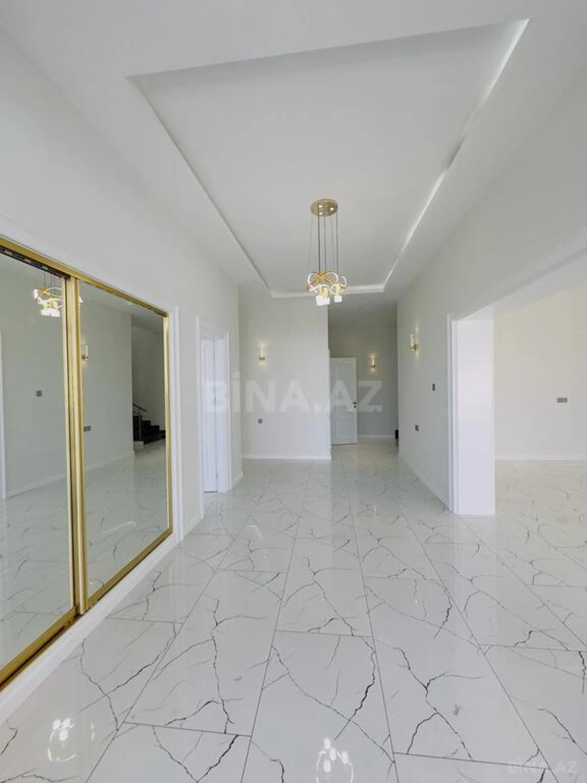 Satılır 5 otaqlı həyət evi 300 m²