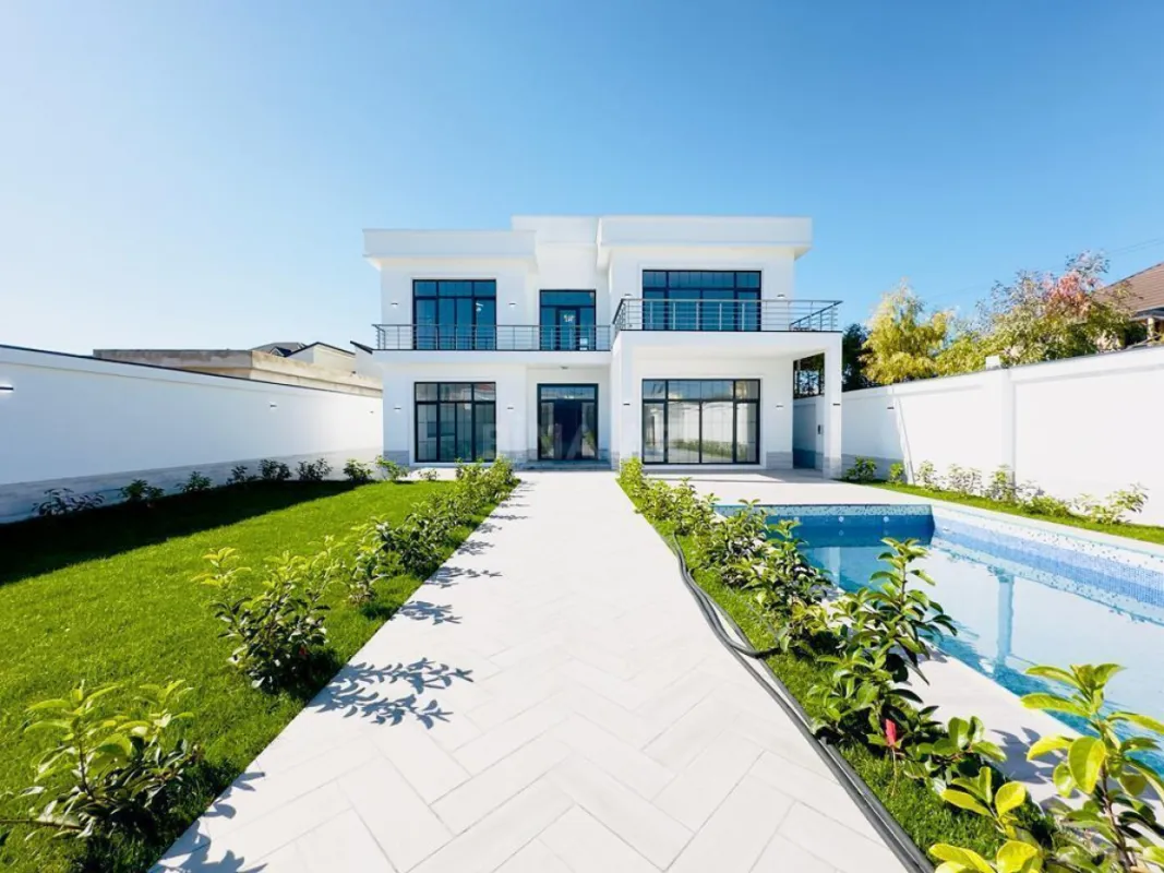Satılır 5 otaqlı həyət evi 300 m²