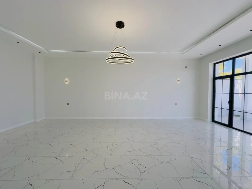 Satılır 5 otaqlı həyət evi 300 m²