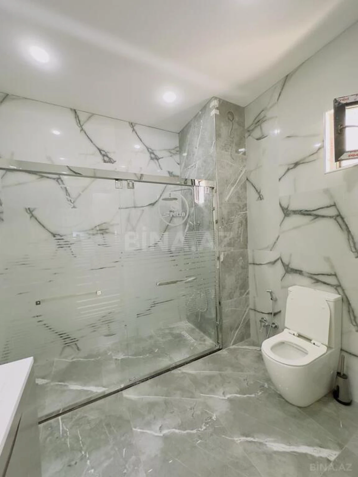 Satılır 5 otaqlı həyət evi 300 m²