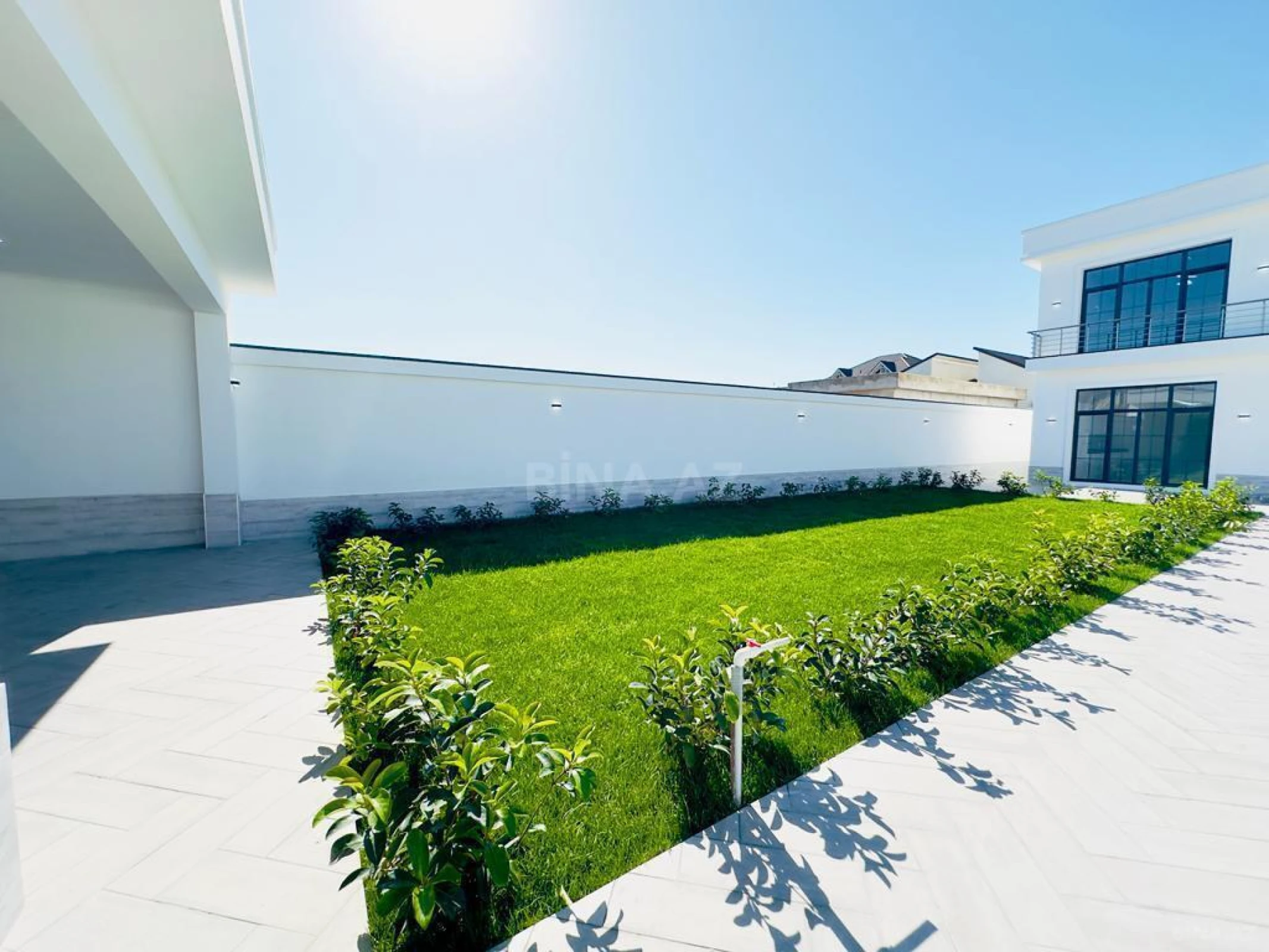 Satılır 5 otaqlı həyət evi 300 m²