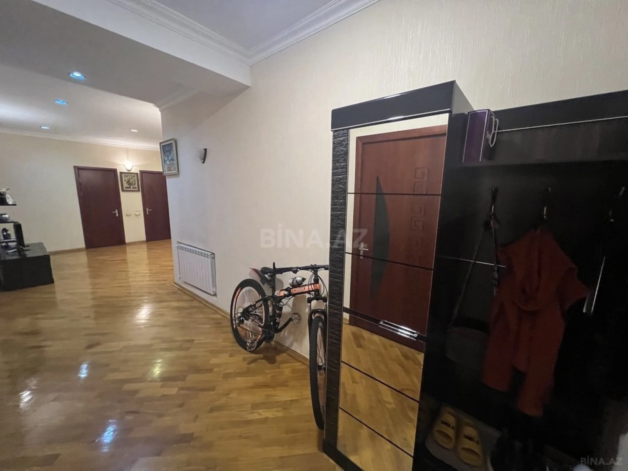 Satılır 3 otaqlı mənzil 140 m²