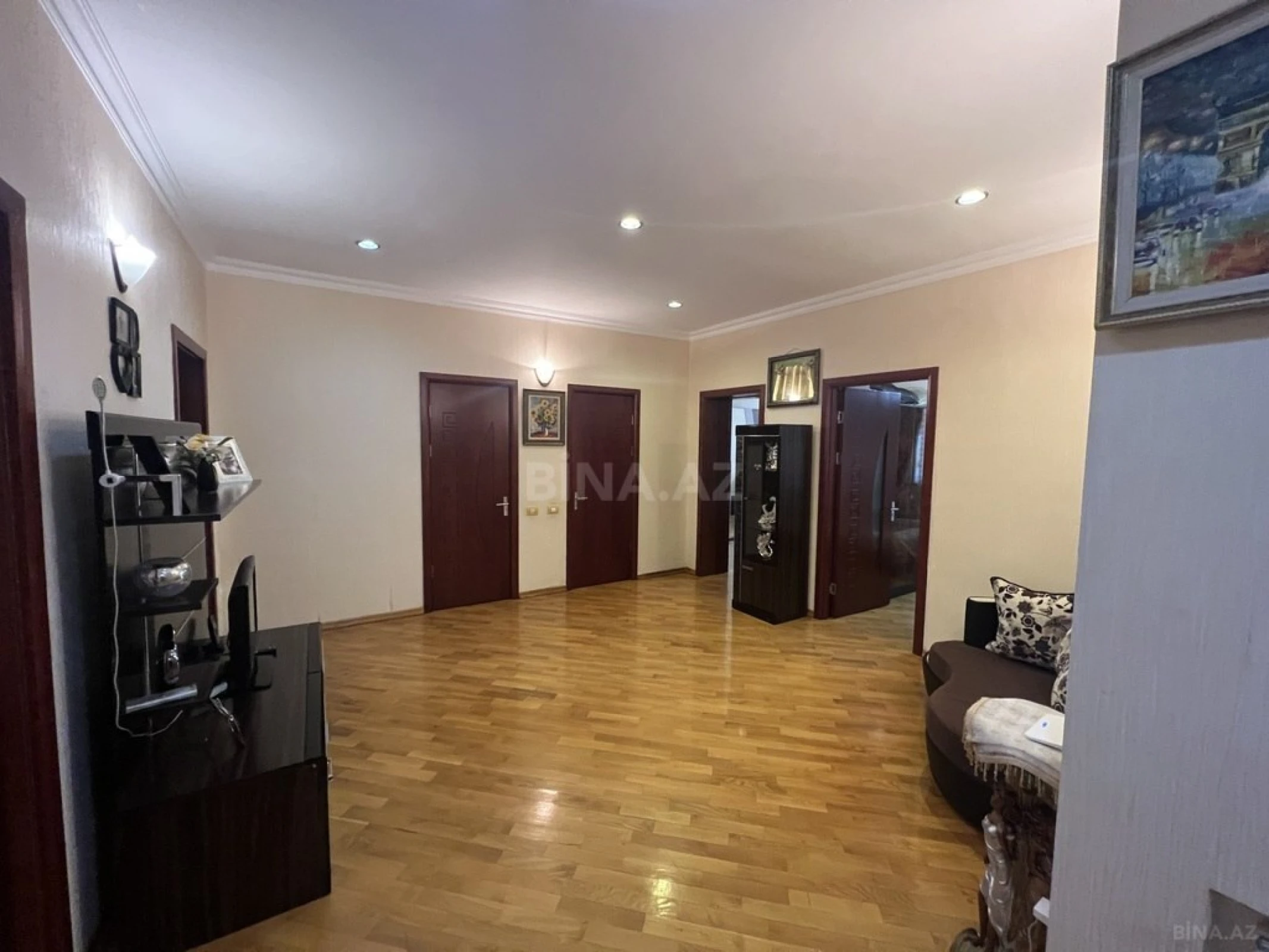Satılır 3 otaqlı mənzil 140 m²
