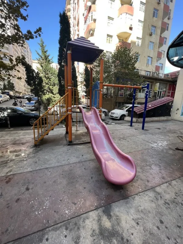 Satılır 3 otaqlı mənzil 140 m²