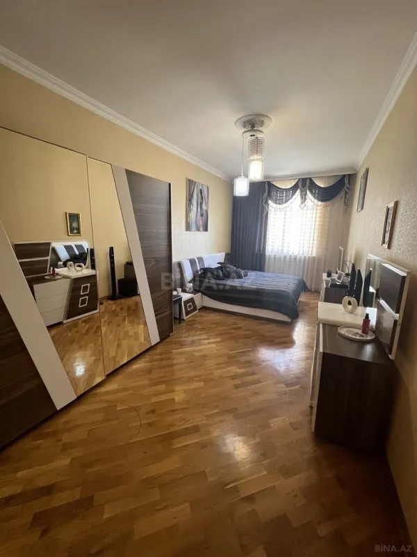 Satılır 3 otaqlı mənzil 140 m²