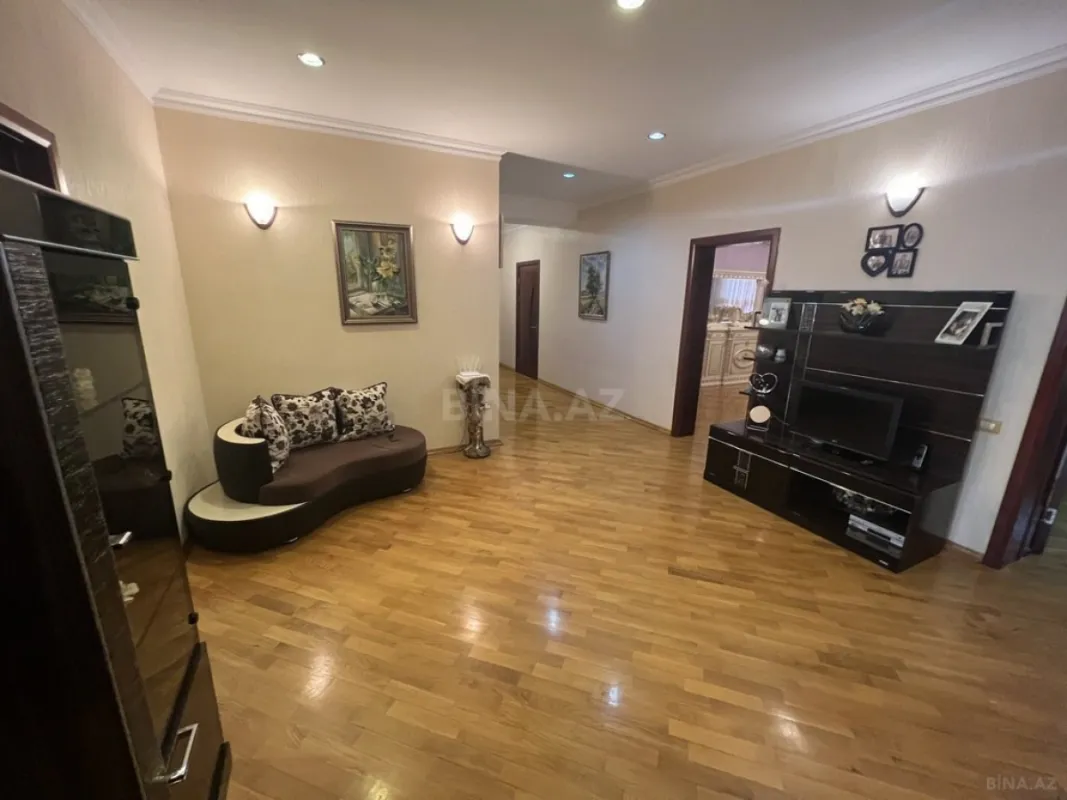 Satılır 3 otaqlı mənzil 140 m²