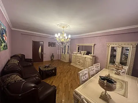Satılır 3 otaqlı mənzil 140 m²