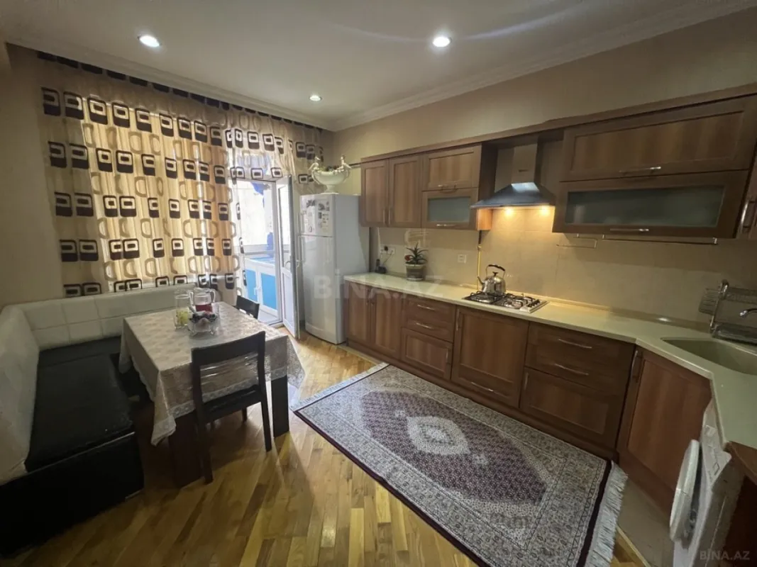 Satılır 3 otaqlı mənzil 140 m²