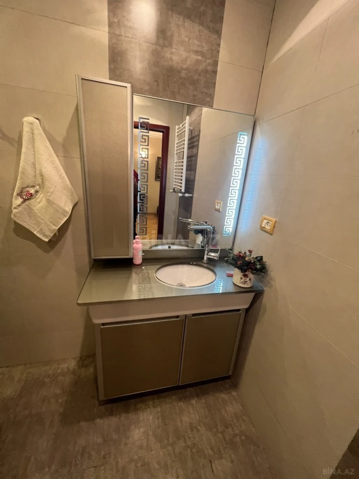 Satılır 3 otaqlı mənzil 140 m²