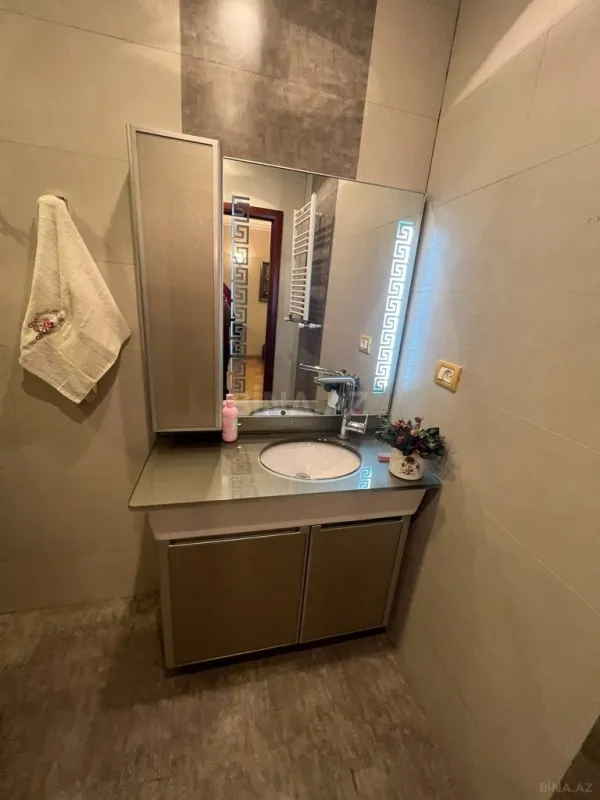 Satılır 3 otaqlı mənzil 140 m²