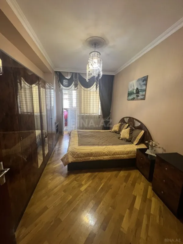Satılır 3 otaqlı mənzil 140 m²