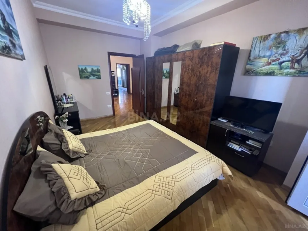 Satılır 3 otaqlı mənzil 140 m²
