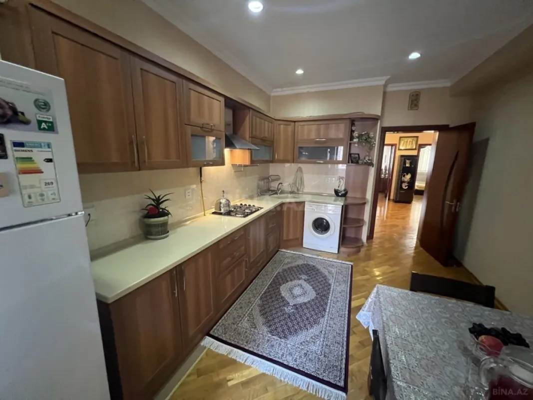 Satılır 3 otaqlı mənzil 140 m²