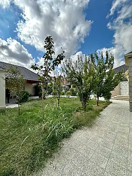 Satılır 4 otaqlı həyət evi 180 m²