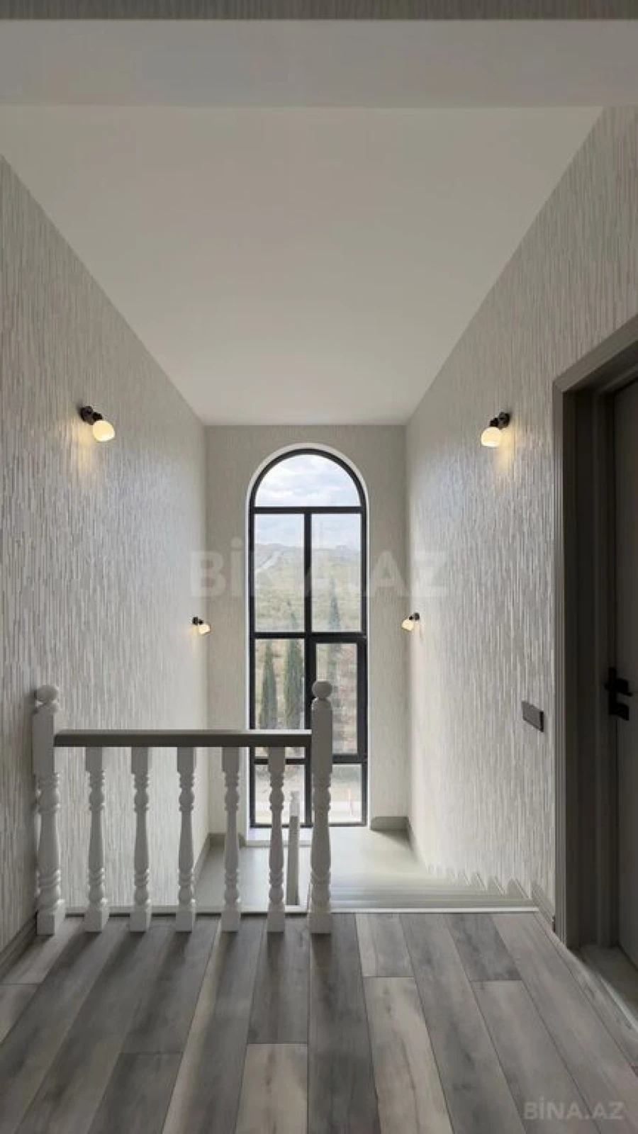 Satılır 6 otaqlı həyət evi 250 m²