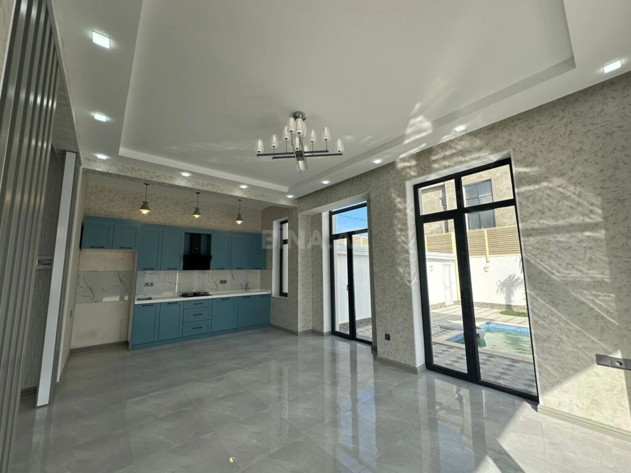 Satılır 6 otaqlı həyət evi 250 m²
