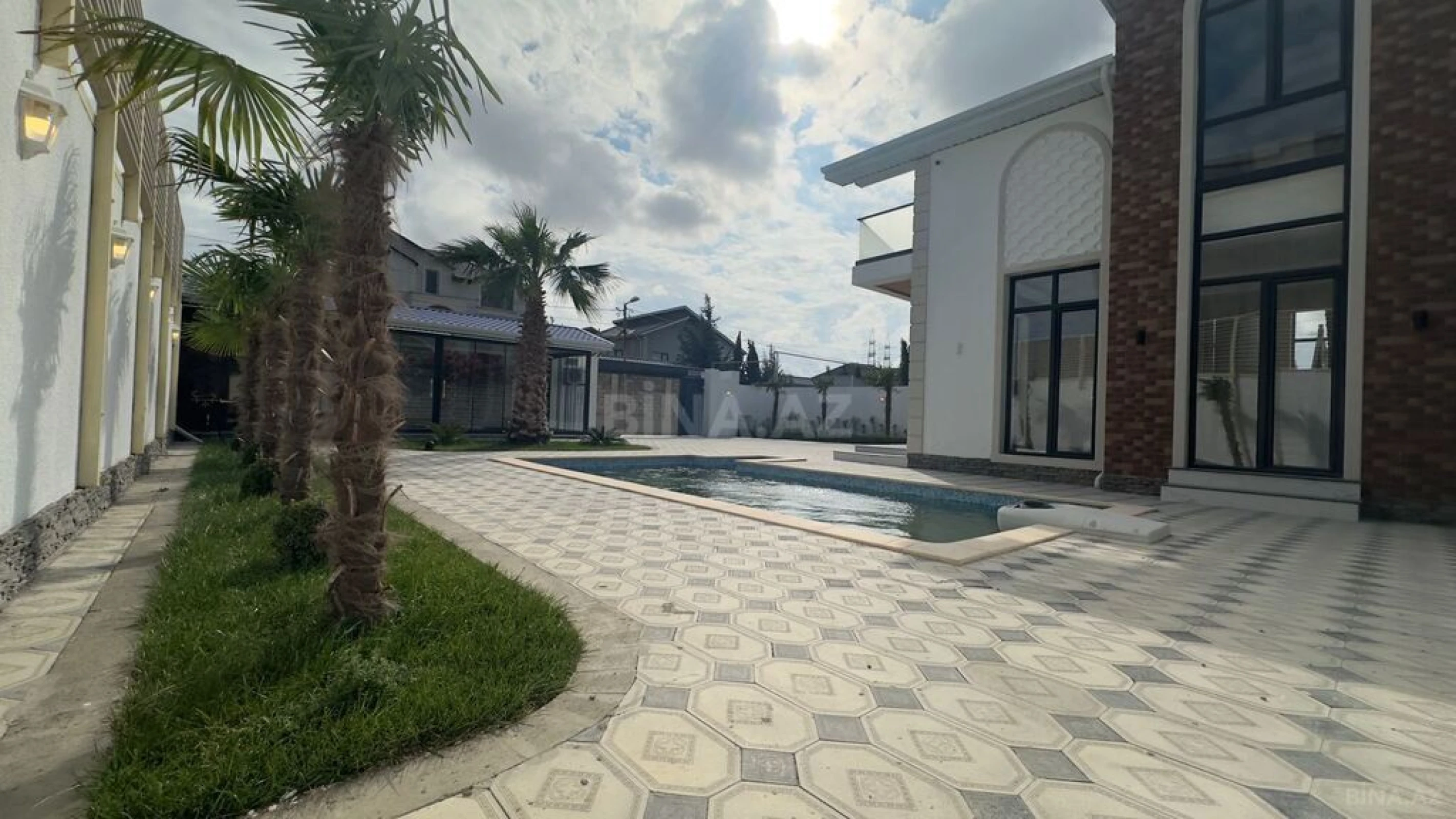 Satılır 6 otaqlı həyət evi 250 m²