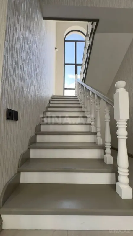 Satılır 6 otaqlı həyət evi 250 m²