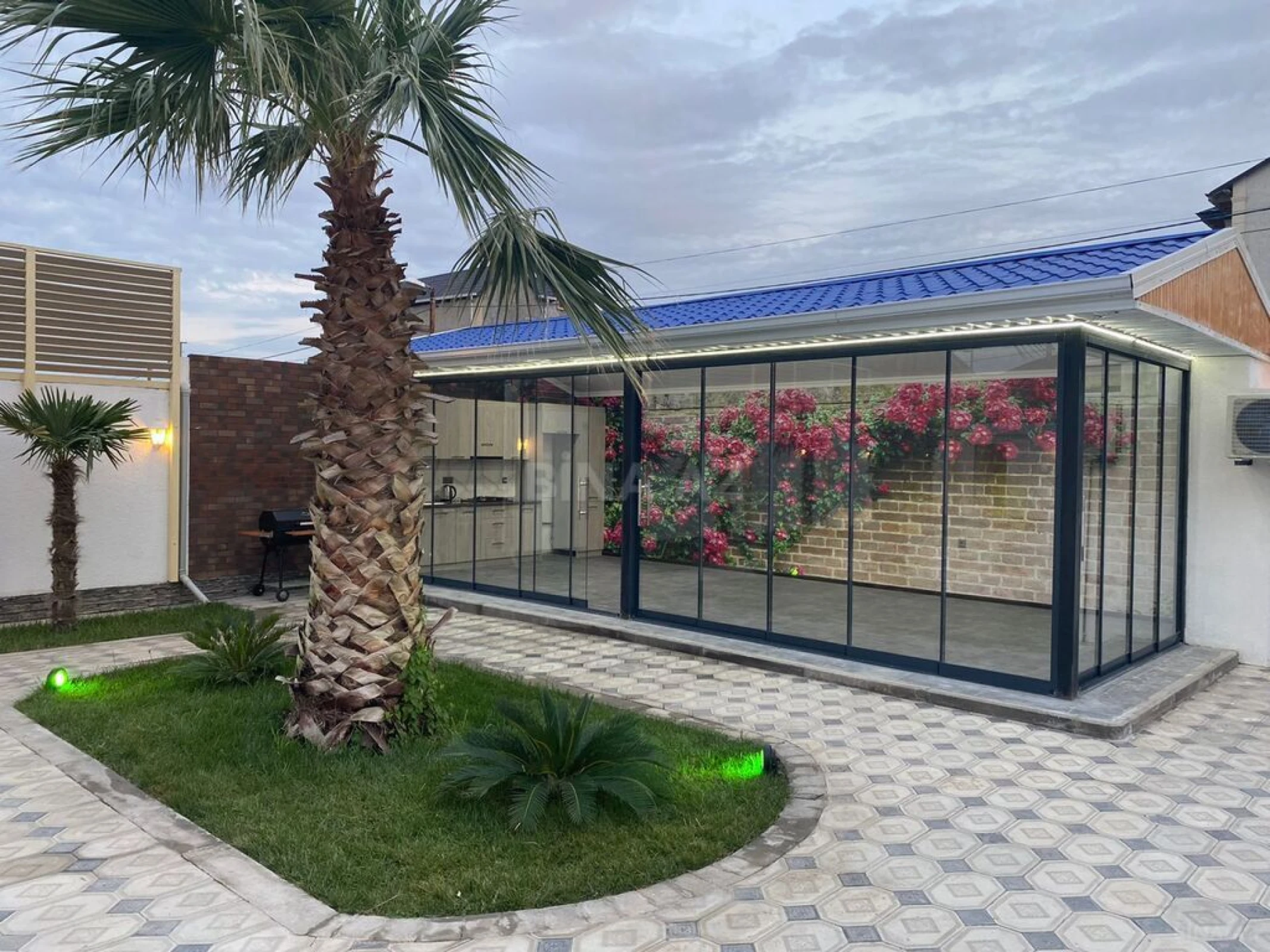 Satılır 6 otaqlı həyət evi 250 m²