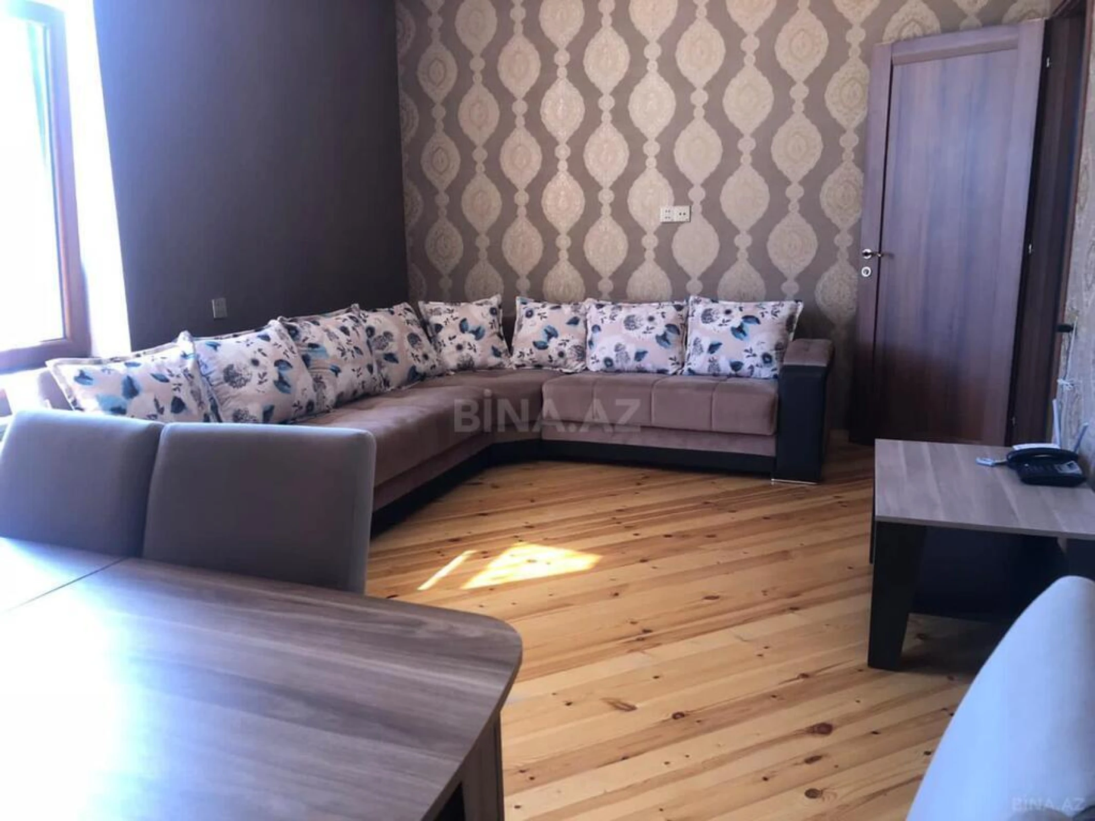 Kirayə verilir 6 otaqlı həyət evi 300 m²
