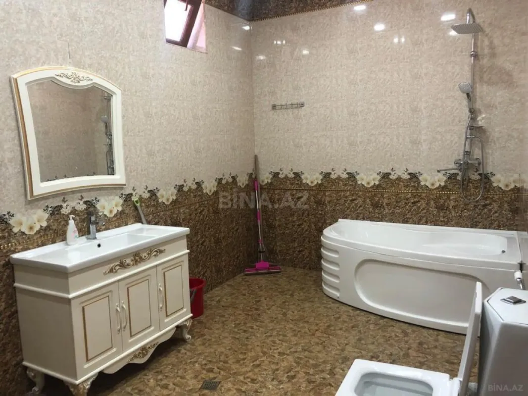 Kirayə verilir 6 otaqlı həyət evi 300 m²