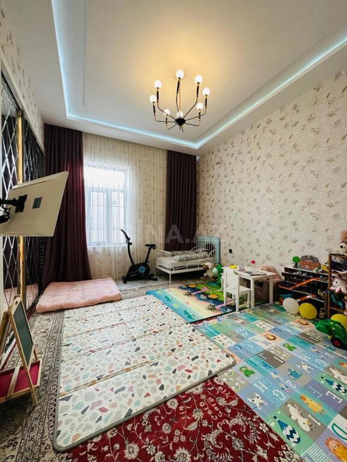 Satılır 5 otaqlı həyət evi 210 m²