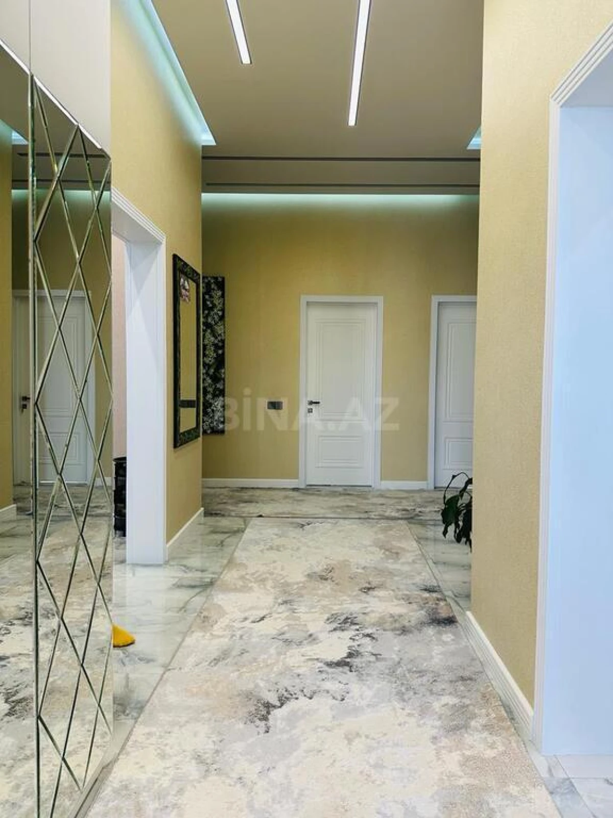 Satılır 5 otaqlı həyət evi 210 m²