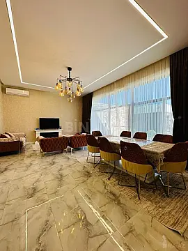 Satılır 5 otaqlı həyət evi 210 m²