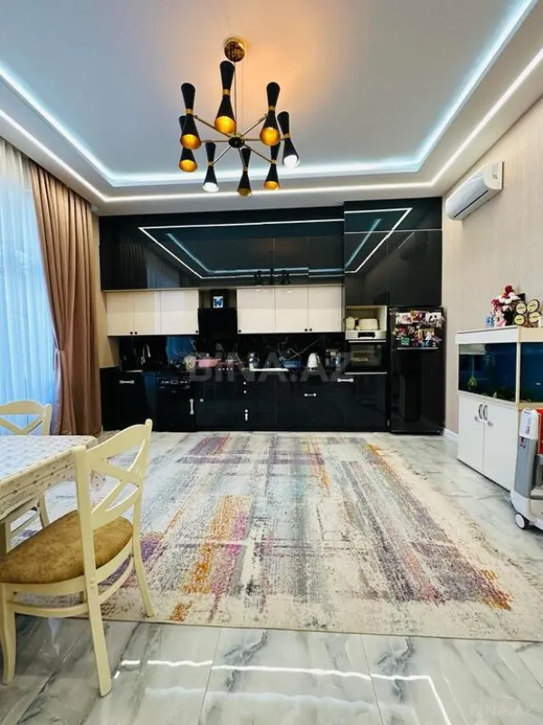 Satılır 5 otaqlı həyət evi 210 m²