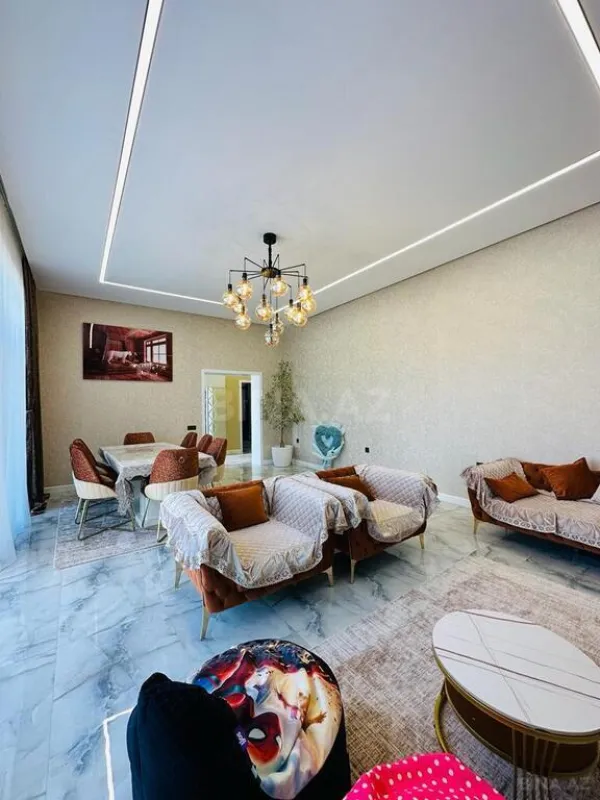 Satılır 5 otaqlı həyət evi 210 m²