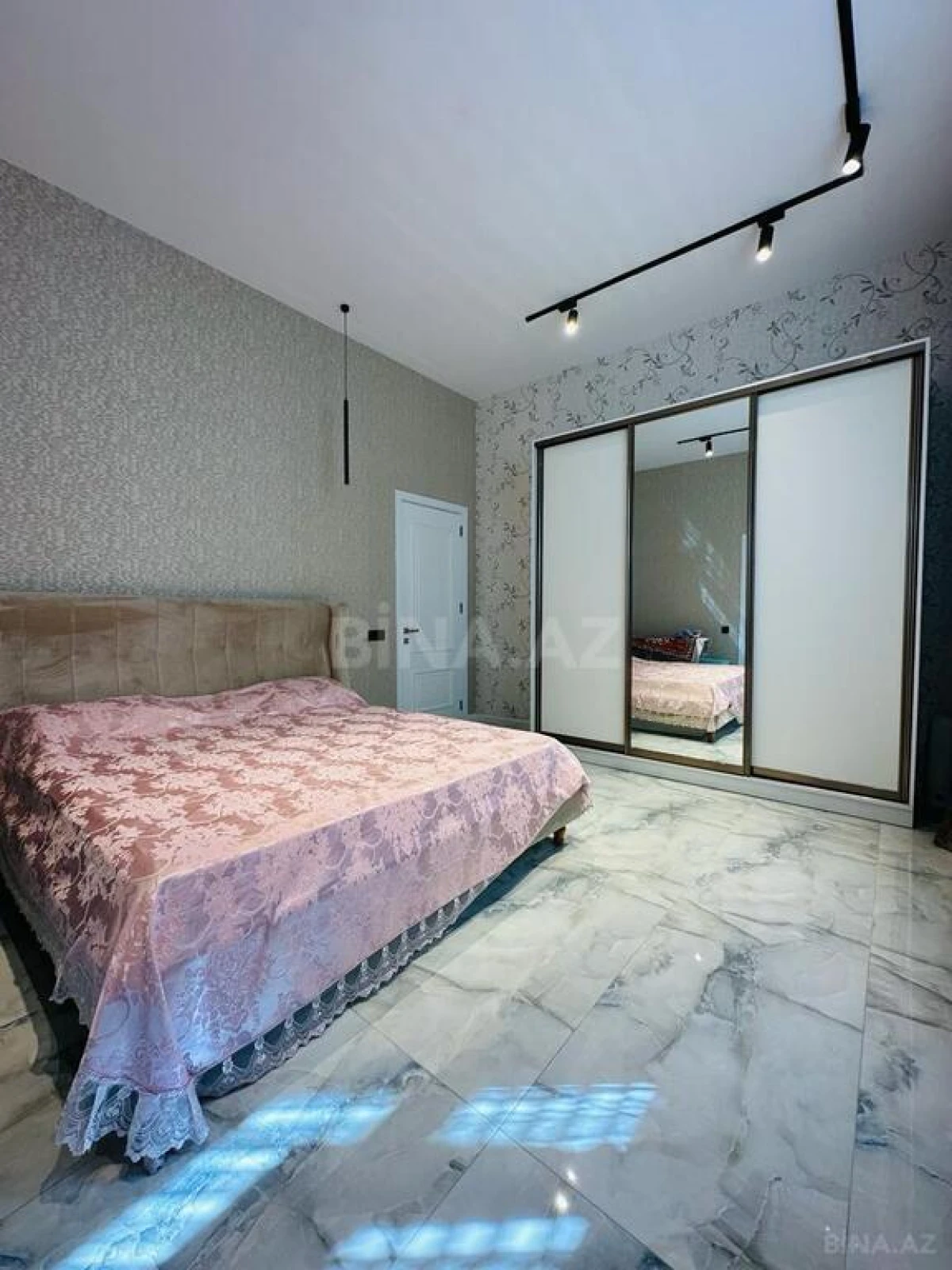 Satılır 5 otaqlı həyət evi 210 m²