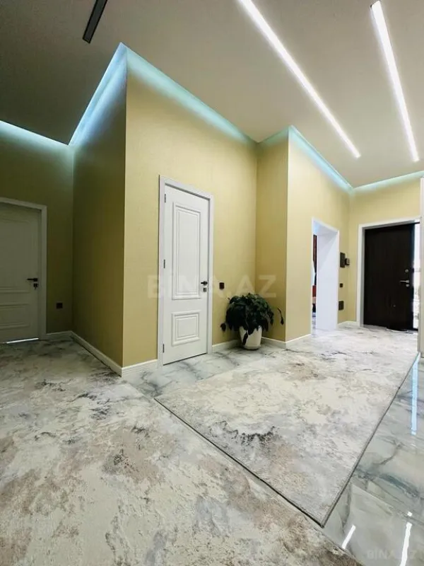 Satılır 5 otaqlı həyət evi 210 m²