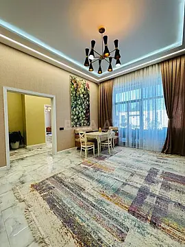 Satılır 5 otaqlı həyət evi 210 m²