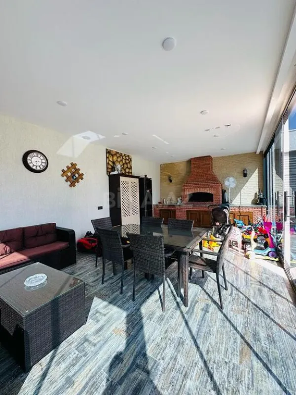 Satılır 5 otaqlı həyət evi 210 m²