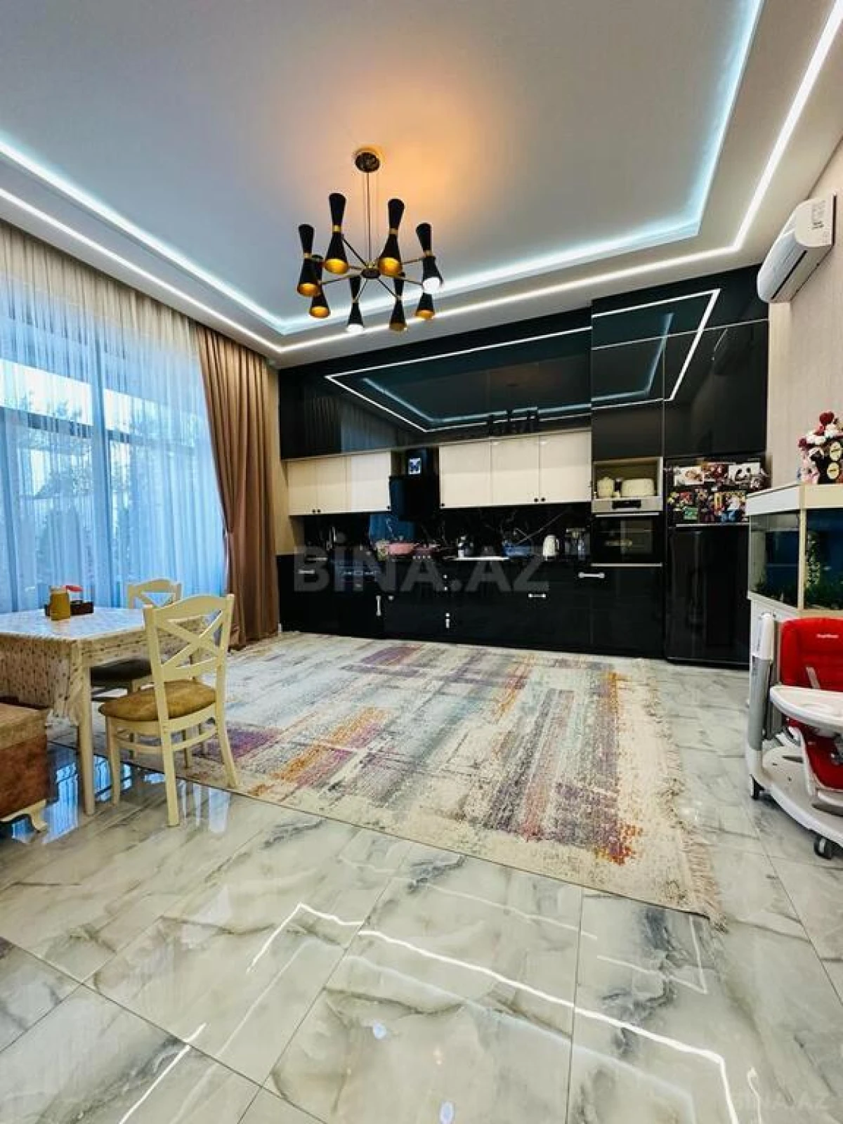 Satılır 5 otaqlı həyət evi 210 m²