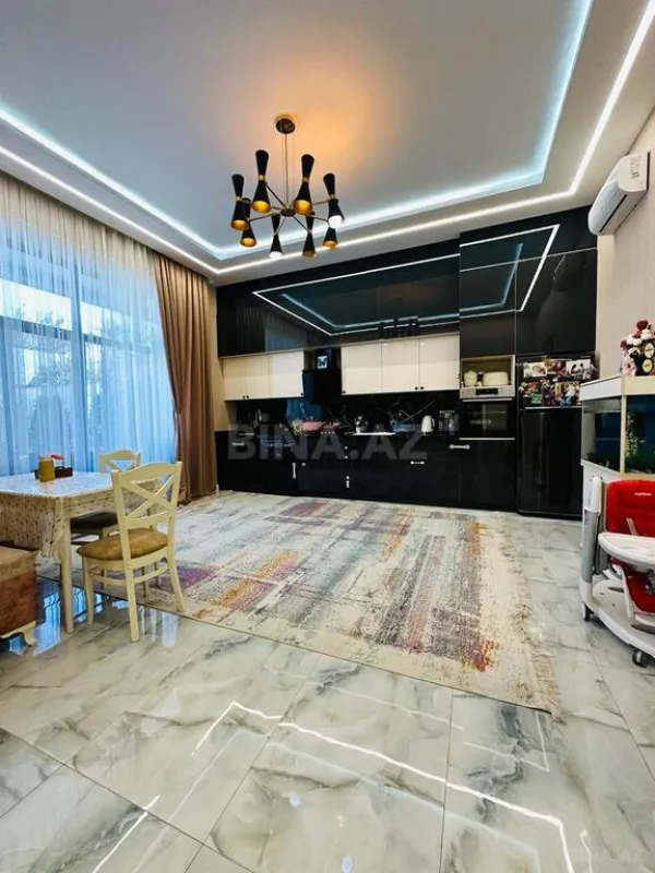 Satılır 5 otaqlı həyət evi 210 m²